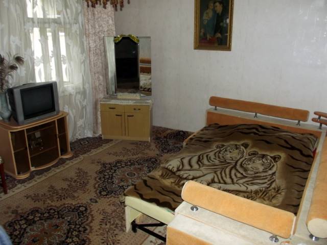 Квартира возле кинотеатра "Злата" 200 м. до бювета (сам центр)