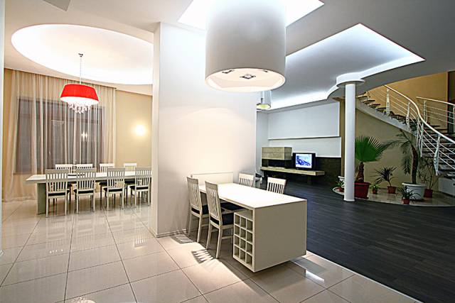 Дом VIP класса, 325 м2, 7 соток, с банным комплексом и бассейном