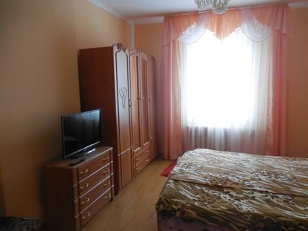 2-х км. квартира 200м. до бювету.