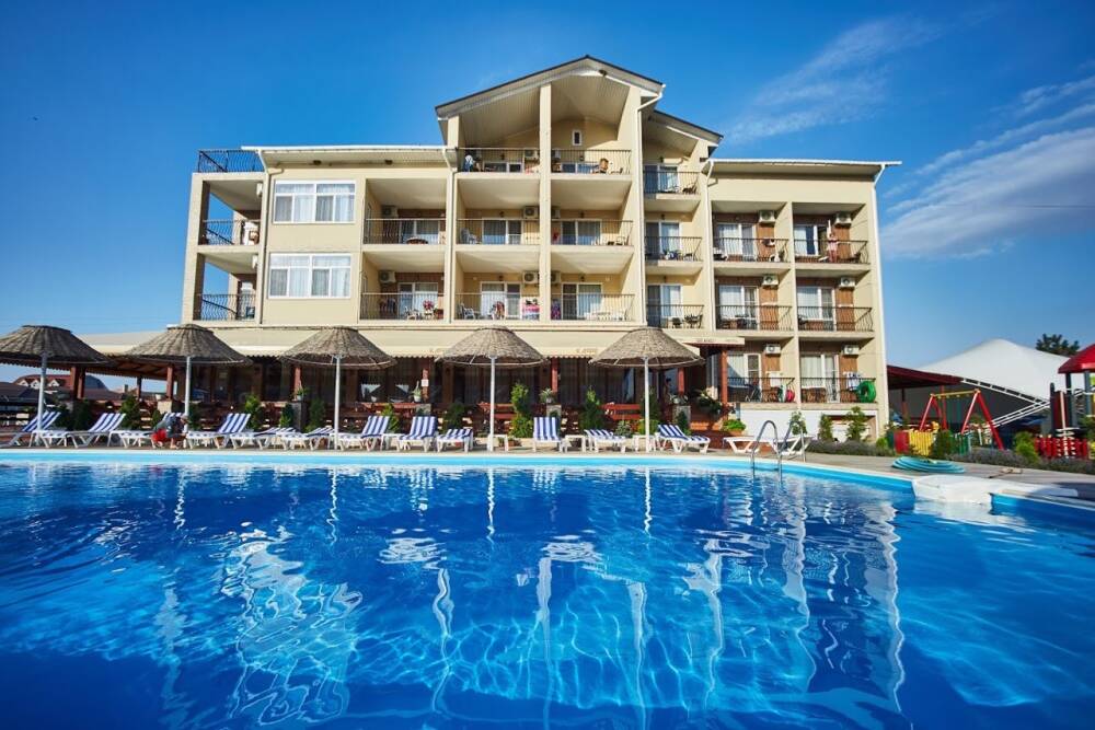 GRAND hotel