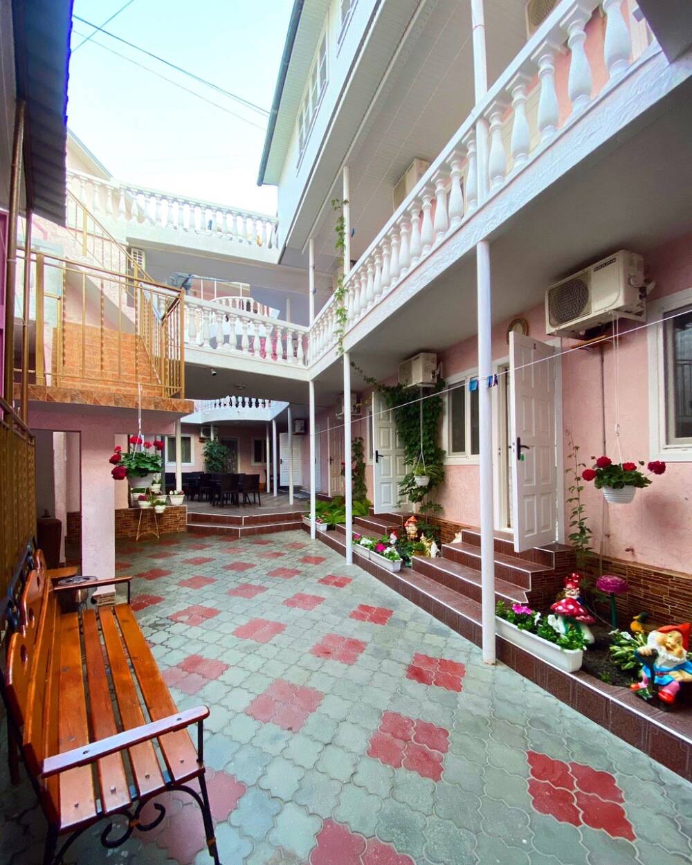 Pink house (Розовый дом)